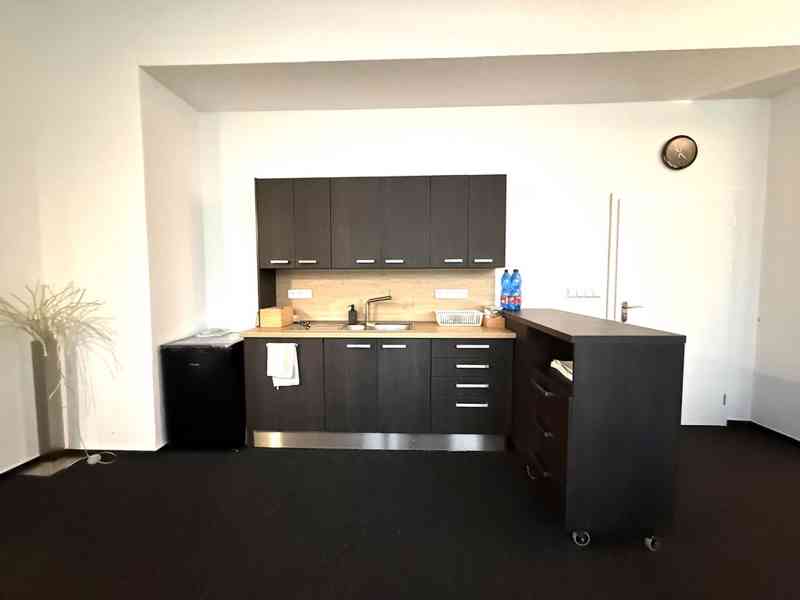 PRONÁJEM PROSTORNÉ KANCELÁŘE O CP CCA 38 M2 BRNO – ŽIDENICE  - foto 16