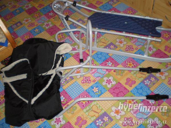 nové sáně + opěrátko + polohovací madlo + fusák+bouda - foto 5