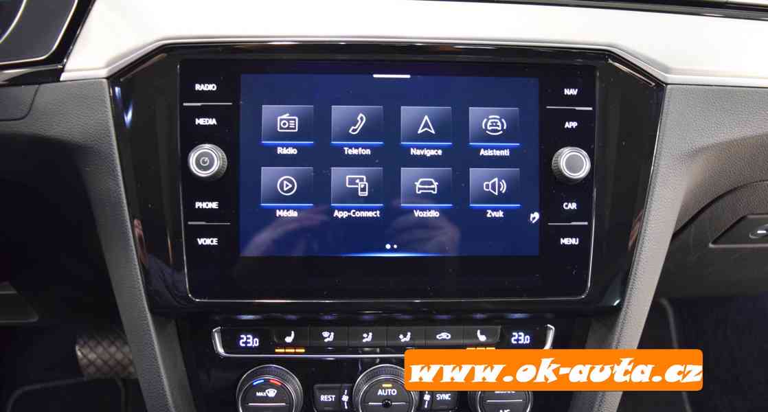 Volkswagen Passat 2.0 TDI ELEGANCE DSG 110 kW CŹ PRAV.SERVIS - foto 18