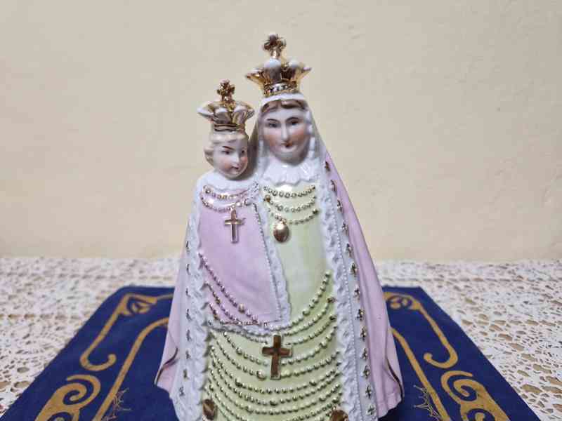 Nevídaná bohatě zdobená porcelánová Madona s Ježíškem - foto 3
