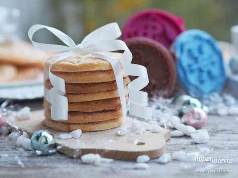Vánoční cukroví,narozeninové a svatební dorty - foto 39