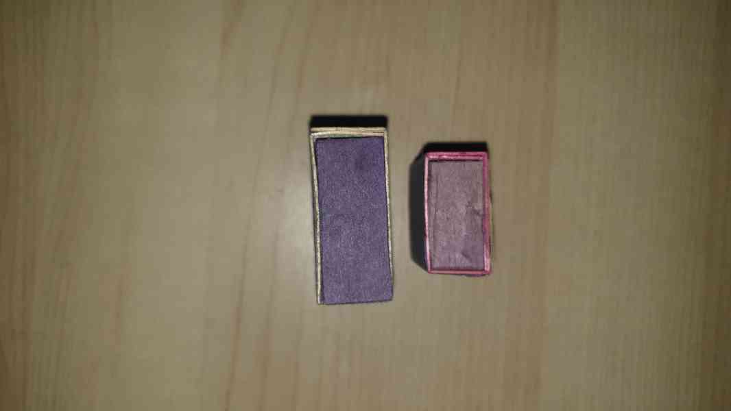 Staré dýhované krabičky se zápalkami. - foto 3