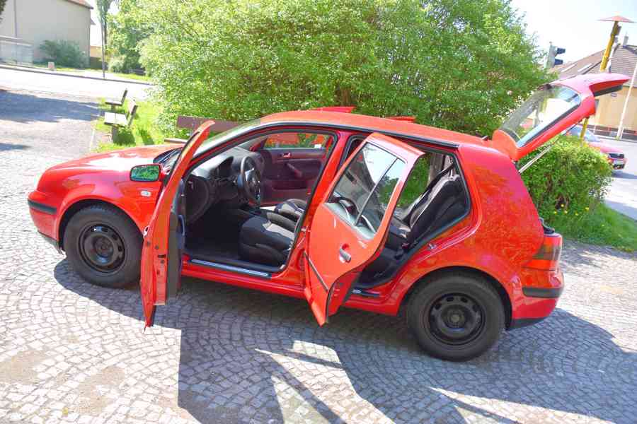 Volkswagen Golf, 1,6, benzin, 1. maj., ABS, 16V, tažné - foto 7