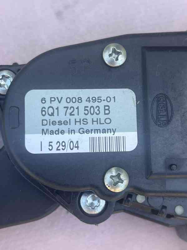 OCTAVIA a VW - PDC jednotka a pedál plynu - foto 10