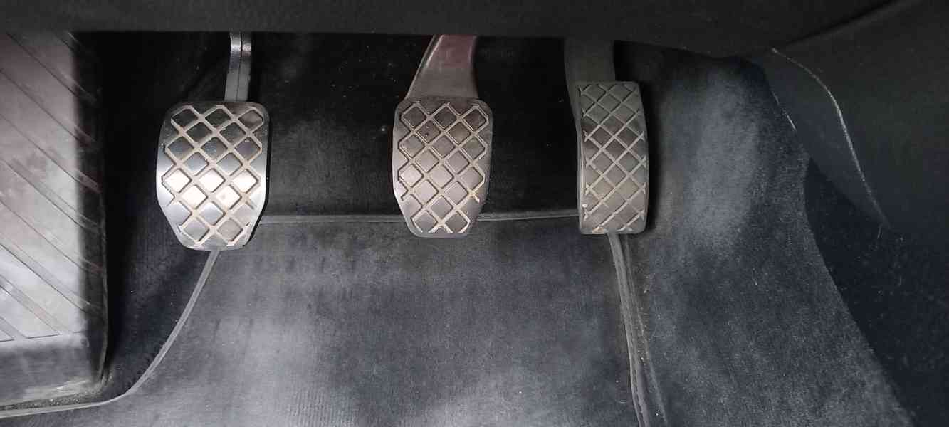 Prodám VW Passat B5.5 rok výroby 2001, motor 1.9 TDI 74 kW. - foto 9