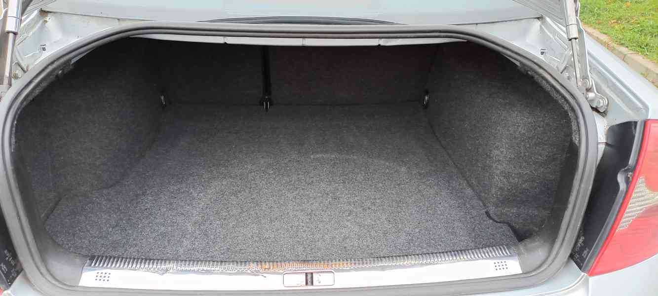 Prodám VW Passat B5.5 rok výroby 2001, motor 1.9 TDI 74 kW. - foto 4