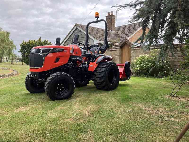MITSUBISHI STARTRAC 26HP COMPACT TRACTOR WITH TOPPER