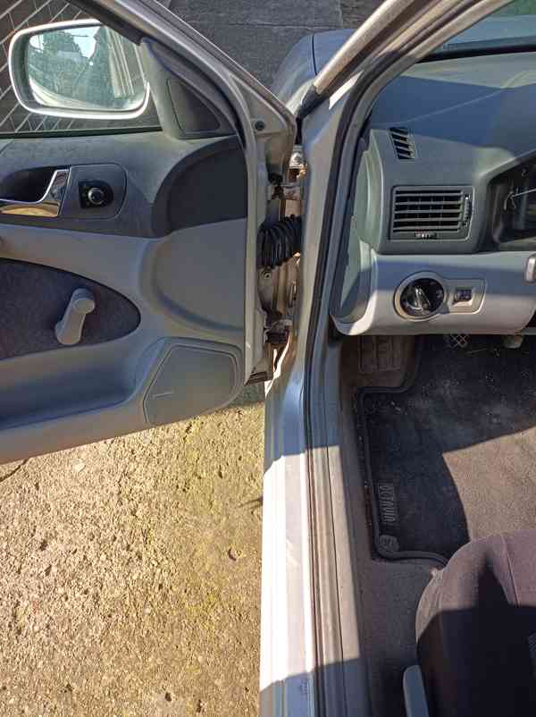 Škoda Octavia 1.6 benzin - foto 6