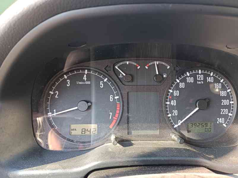 Škoda Octavia 1.6 benzin - foto 5
