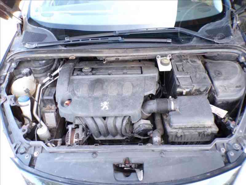 Peugeot 307 CC 2,0i 16V - foto 16