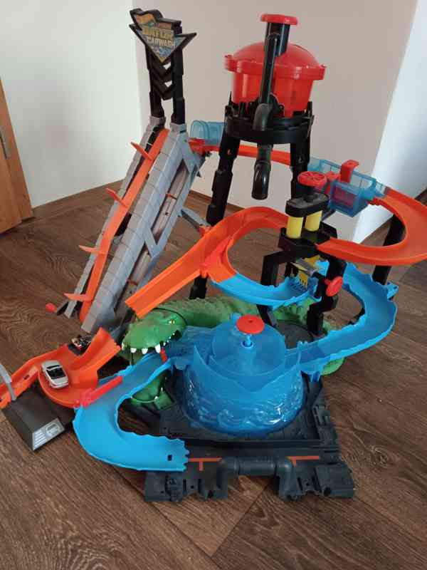 Automyčka s aligátorem Hot wheels - foto 2