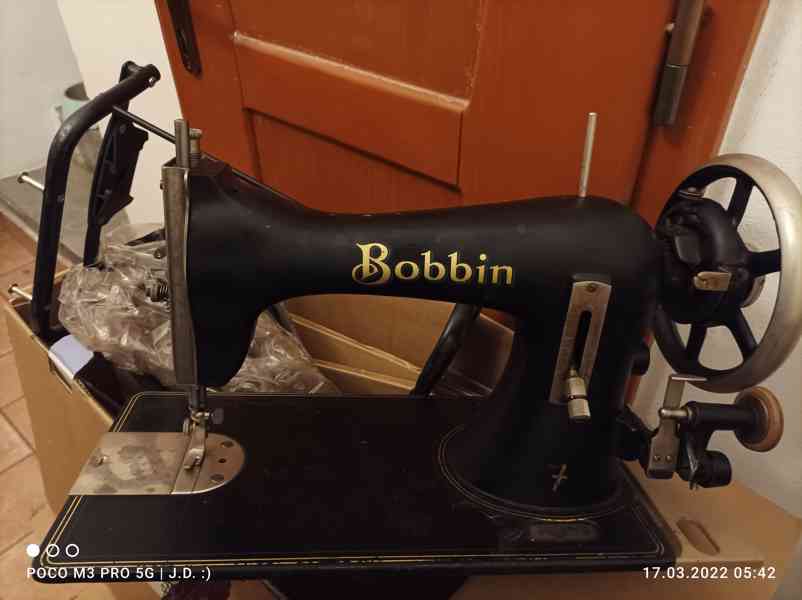 Starý šicí stroj Bobbin
