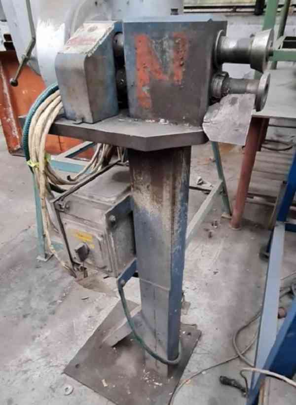 Vykružovací stroj na plech, motorový - chybí motor (14859.)  - foto 1