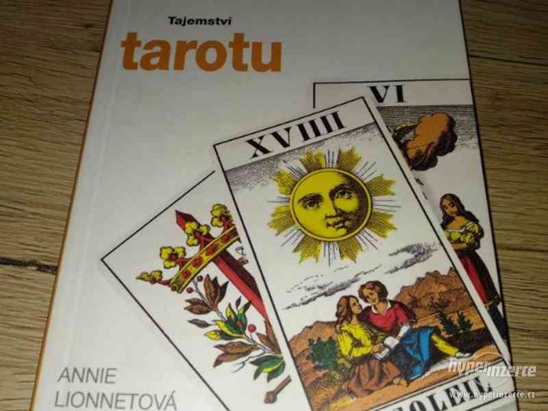 Prodám knihu - Tajemství tarotu - foto 1
