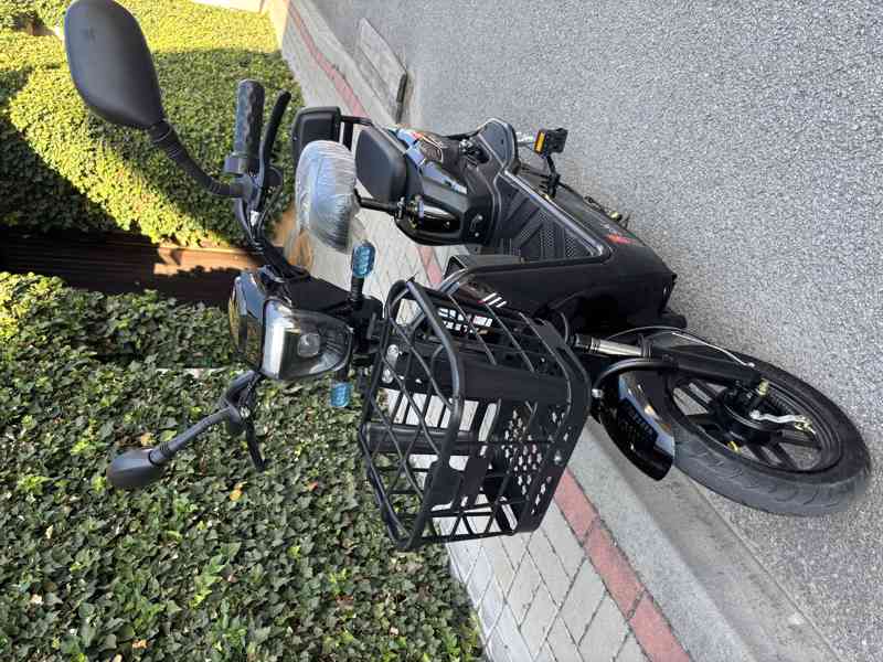 Elektro skútr / elektrokoloběžka 350W – všestranná mobilita - foto 3