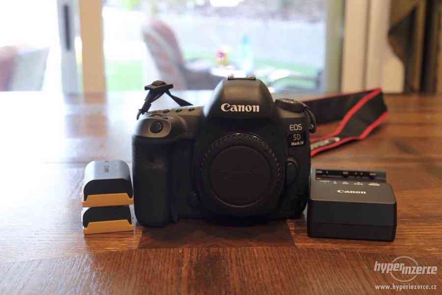 Canon EOS 5D Mark IV s objektivem a bleskem - foto 2