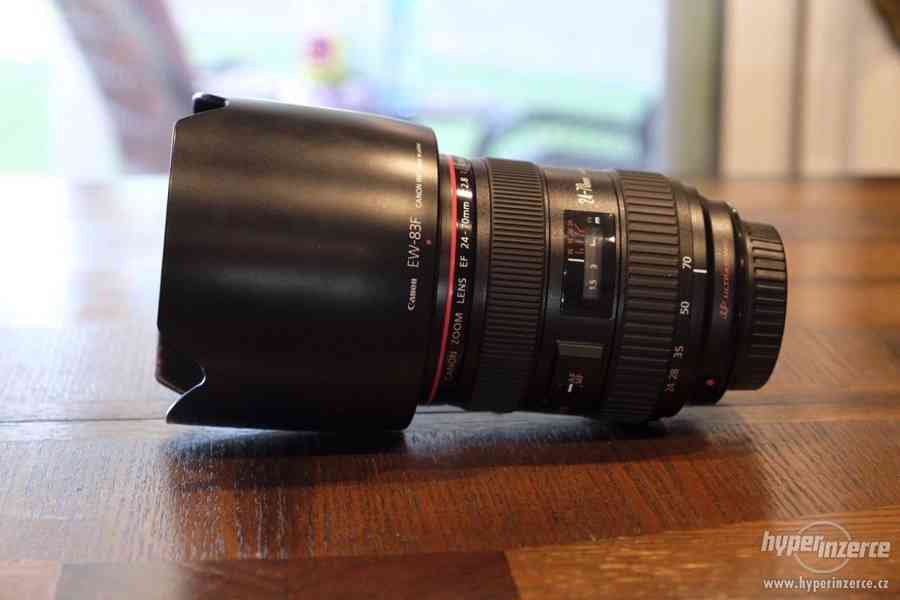 Canon EOS 5D Mark IV s objektivem a bleskem - foto 5