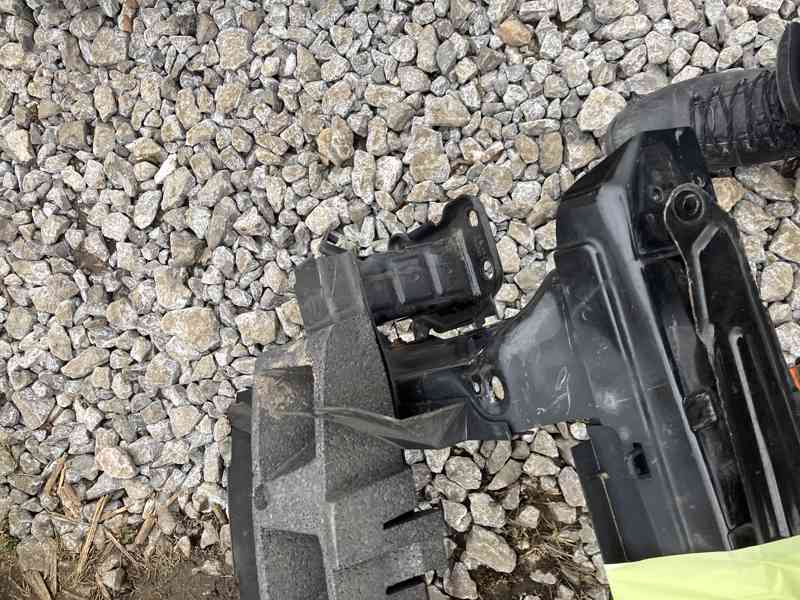chladicova stena predni vyztuha zamek skoda yeti - foto 5