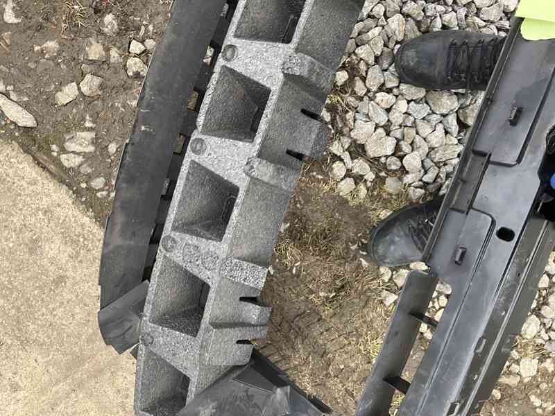chladicova stena predni vyztuha zamek skoda yeti - foto 8