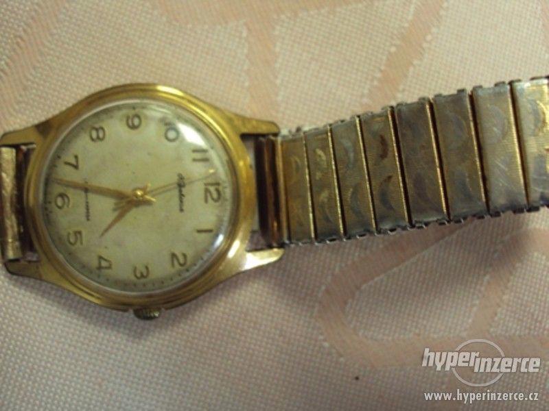 Starožitné pánské hodinky ruské vypadají jako zlaté - foto 2