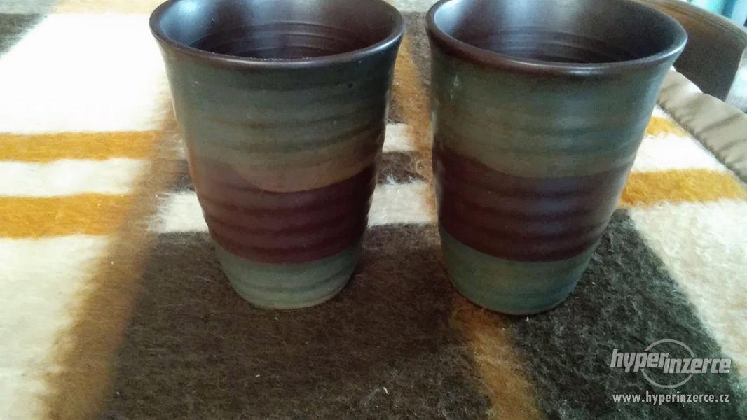 Staré dva keramické poháry