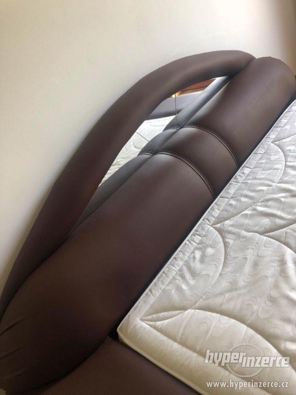 Velká kožená postel, v dokonalém stavu - foto 2