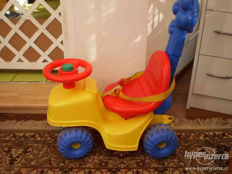 Odrážedlo, auto s vodící tyčí a bezp. pásy zn. LARDY - foto 2