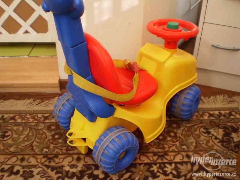 Odrážedlo, auto s vodící tyčí a bezp. pásy zn. LARDY - foto 4