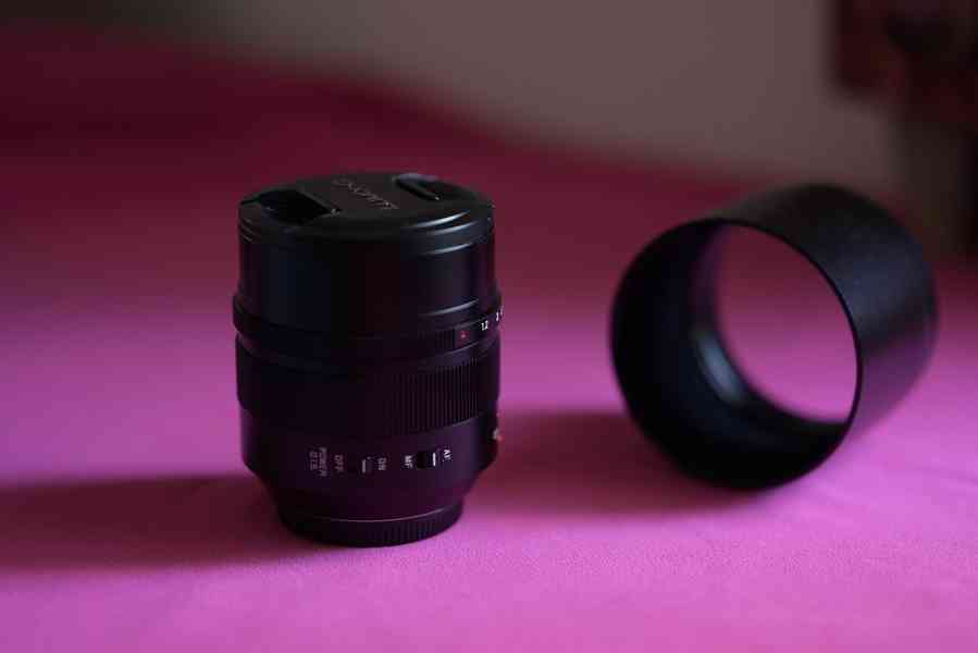 Objektiv Panasonic Leica DG Nocticron 42,5 mm f/1,2 ASPH. Po - foto 3