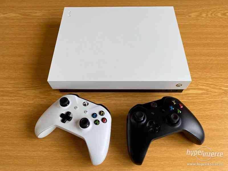 Xbox One X, 1TB, bílý, 2 ovladače, headset, 1 hra - foto 2