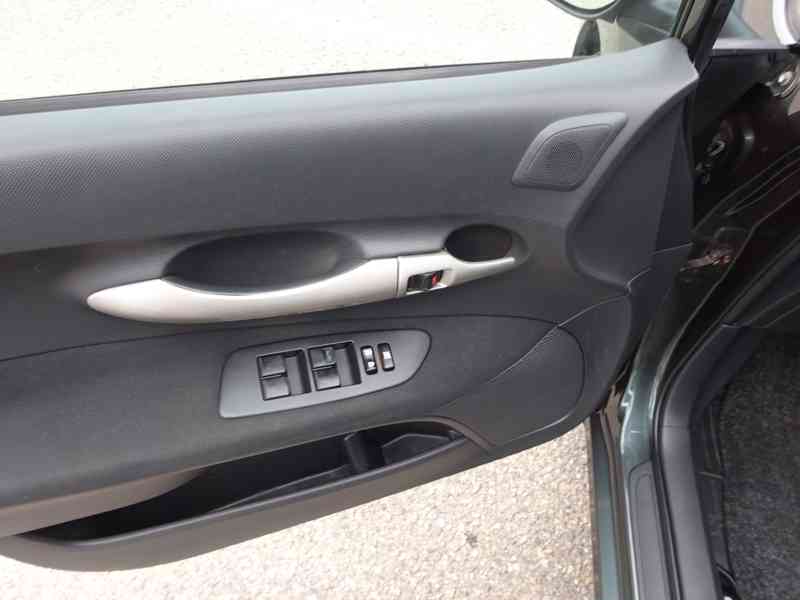 Toyota Auris 1.6 VVTi r.v.2007 (91 kw) Koupeno v ČR - foto 6