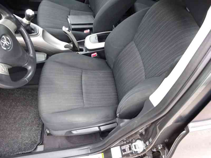 Toyota Auris 1.6 VVTi r.v.2007 (91 kw) Koupeno v ČR - foto 10