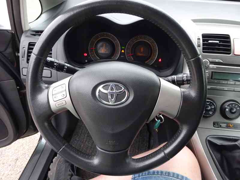 Toyota Auris 1.6 VVTi r.v.2007 (91 kw) Koupeno v ČR - foto 9