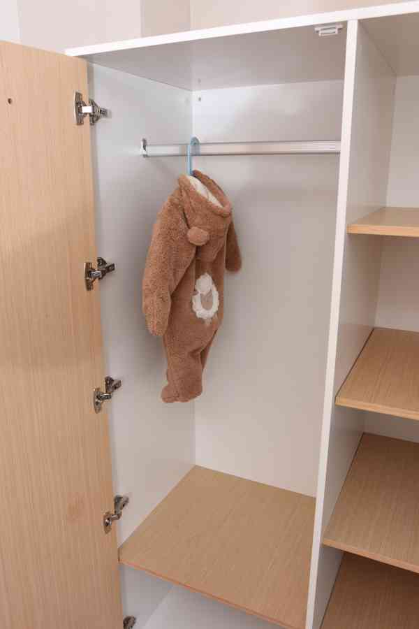 Dětská šatní skříň POPPY - bílá, skandinávský styl, Mobelix - foto 7