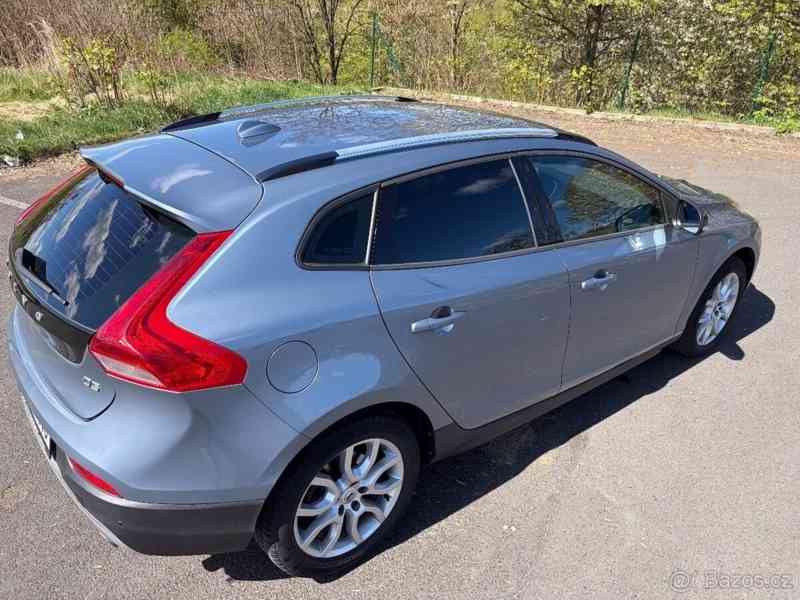 Volvo V40 2,0   D3 110kW AT Nez. Top. - foto 6