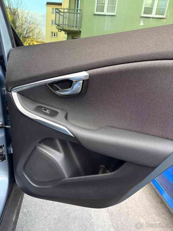 Volvo V40 2,0   D3 110kW AT Nez. Top. - foto 19
