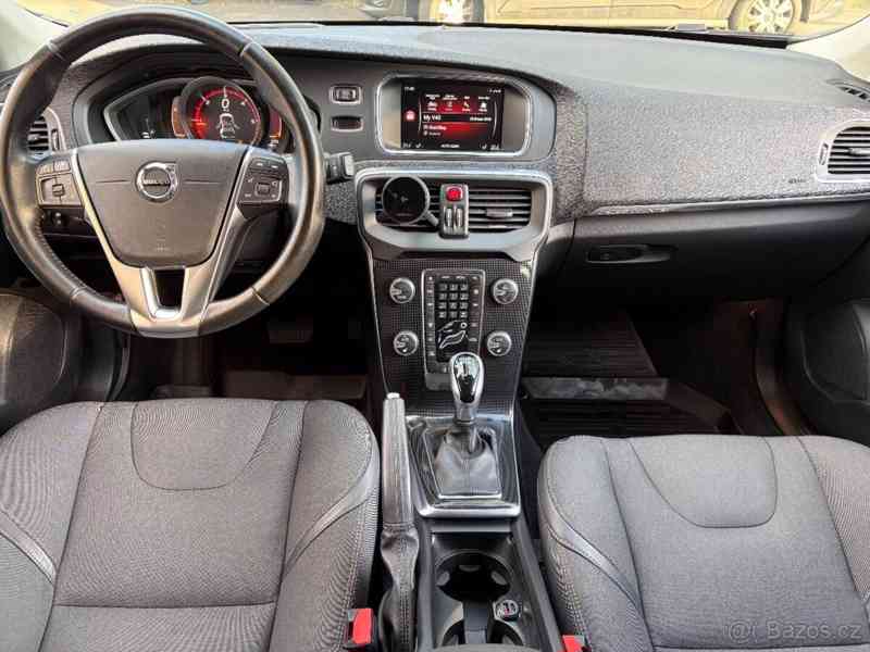 Volvo V40 2,0   D3 110kW AT Nez. Top. - foto 11