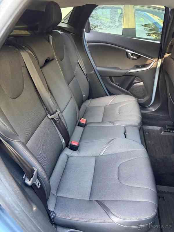 Volvo V40 2,0   D3 110kW AT Nez. Top. - foto 18