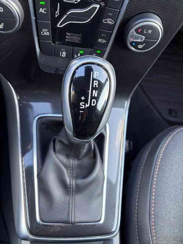 Volvo V40 2,0   D3 110kW AT Nez. Top. - foto 3