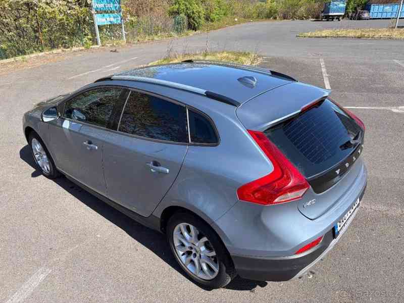 Volvo V40 2,0   D3 110kW AT Nez. Top. - foto 4