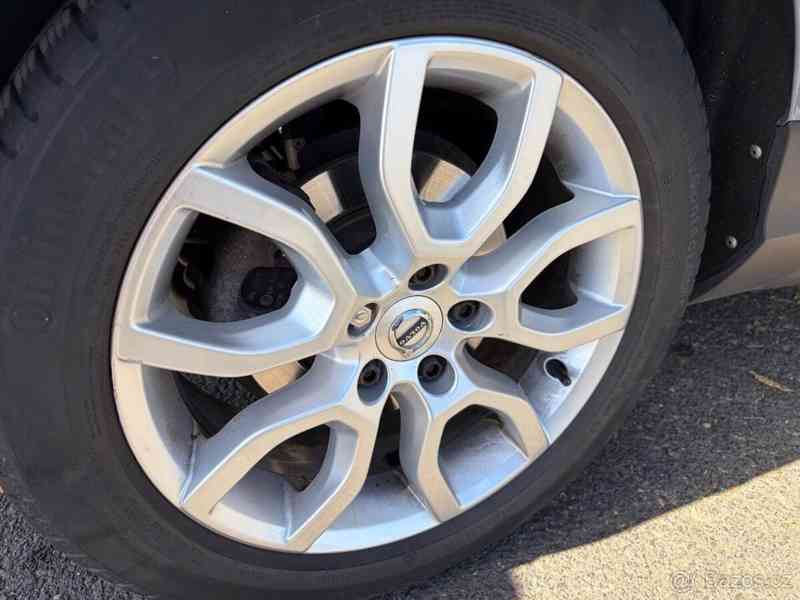 Volvo V40 2,0   D3 110kW AT Nez. Top. - foto 10