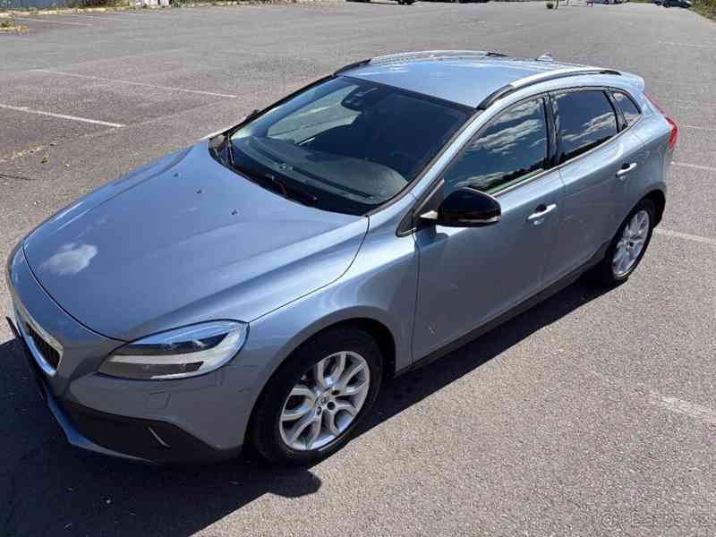 Volvo V40 2,0   D3 110kW AT Nez. Top. - foto 2