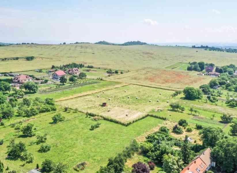 Pronajmu zahradu v Podsedicích s výhledem na České středo. - foto 3