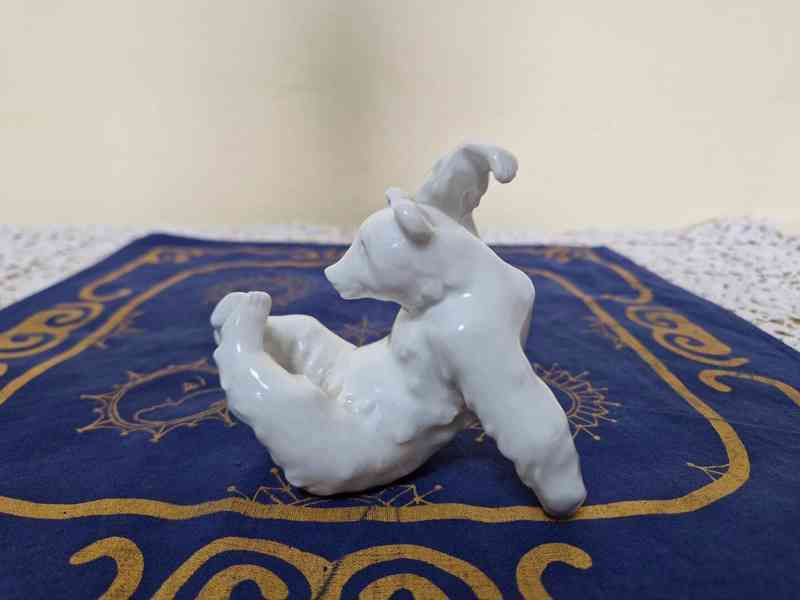 Hezká stará bílá menší plastika Medvěd KPM Berlin - foto 4