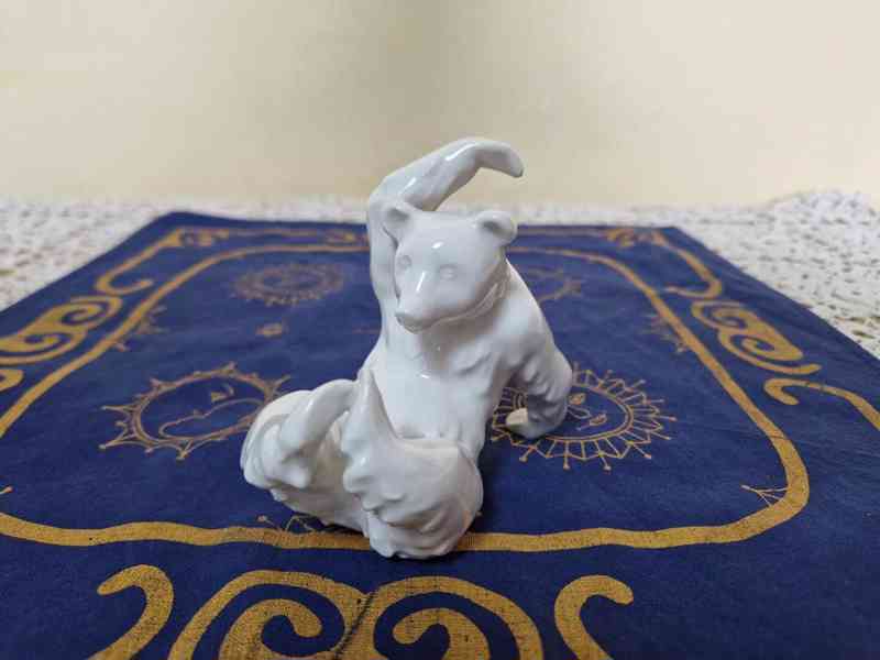 Hezká stará bílá menší plastika Medvěd KPM Berlin - foto 3