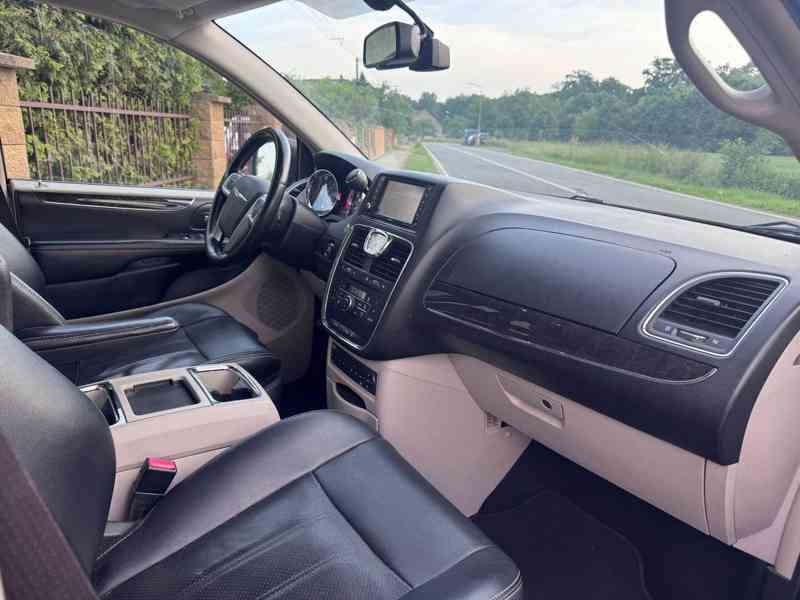 Chrysler Town Country 3,6 LPG Limited DVD 2012 - foto 8
