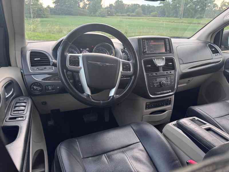 Chrysler Town Country 3,6 LPG Limited DVD 2012 - foto 13
