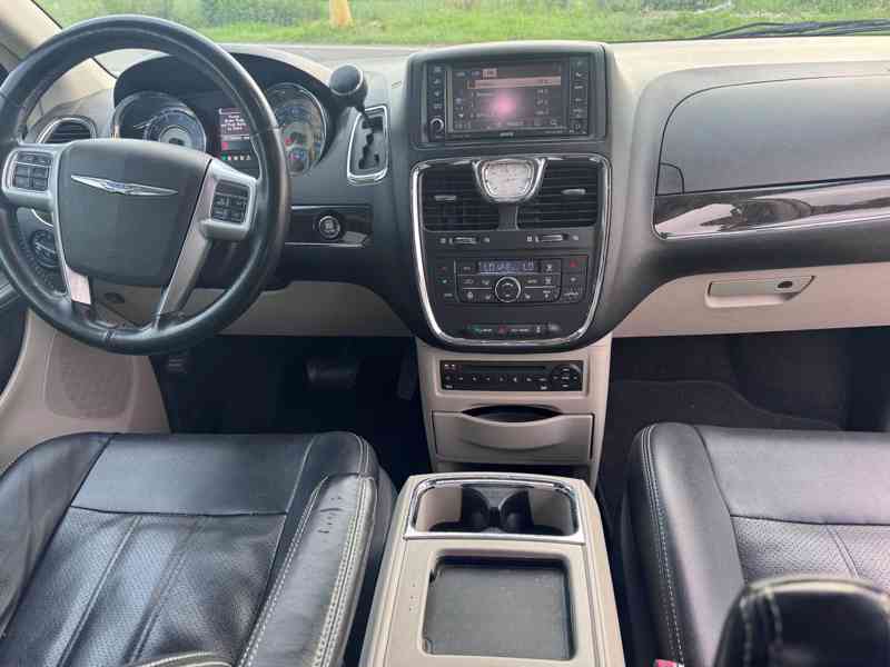 Chrysler Town Country 3,6 LPG Limited DVD 2012 - foto 11