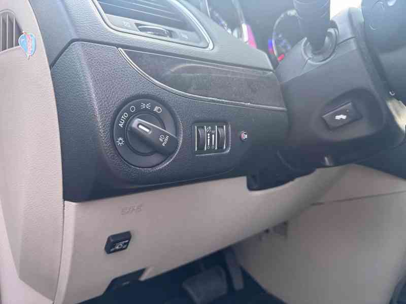 Chrysler Town Country 3,6 LPG Limited DVD 2012 - foto 15