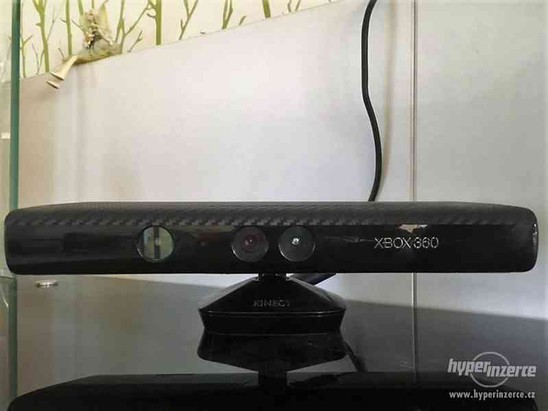 Xbox 360, Kinect, dva ovladače, volant Ferrari, 7 her. - foto 1